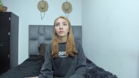 Snapshot of zoe_painn chatting on September 2025 10:44:02 PM She Zoe He Painn online show from September 2025 10:44:02 PM