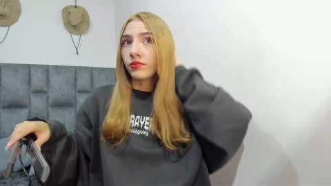 Snapshot of zoe_painn chatting on November 2025 09:17:02 PM She Zoe He Painn online show from November 2025 09:17:02 PM