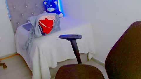 Snapshot of zoe_sexy69 chatting on September 2025 07:18:02 PM ZOE online show from September 2025 07:18:02 PM