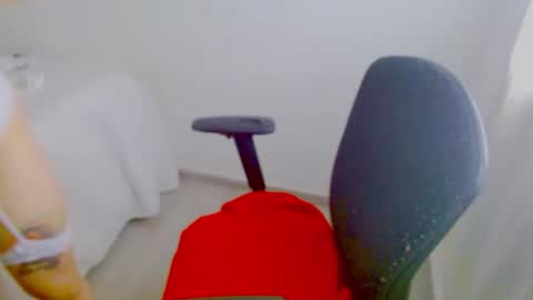 Snapshot of zoe_sexy69 chatting on October 2025 09:12:02 PM ZOE online show from October 2025 09:12:02 PM