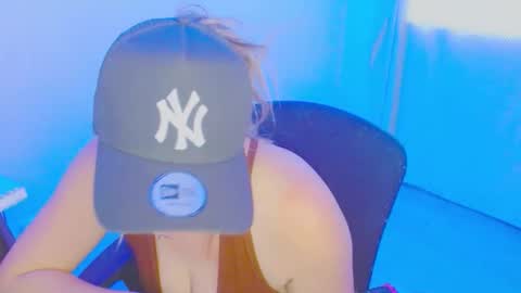 Snapshot of zoe_sexy69 chatting on December 2025 09:53:01 PM ZOE online show from December 2025 09:53:01 PM