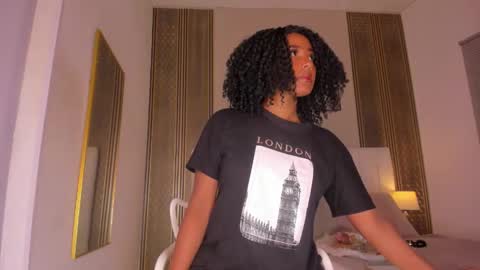 Hi guys i am Zoe  online show from February 2026 11:33:01 AM