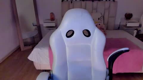 Snapshot of zoe_turnner_18 chatting on November 2025 11:36:02 PM Zoe online show from November 2025 11:36:02 PM