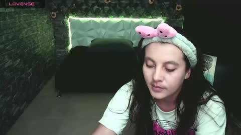 Snapshot of zoe_velvet chatting on February 2025 02:08:01 AM Carolina online show from February 2025 02:08:01 AM