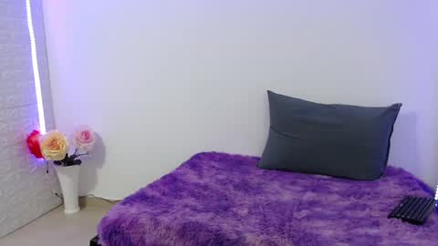 Snapshot of zoe_velvet chatting on March 2025 04:24:02 AM Carolina online show from March 2025 04:24:02 AM