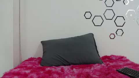 Snapshot of zoe_velvet chatting on November 2025 08:51:01 PM Carolina online show from November 2025 08:51:01 PM