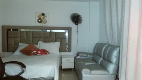 Snapshot of zoecruzz chatting on December 2025 05:20:01 PM ZOE online show from December 2025 05:20:01 PM