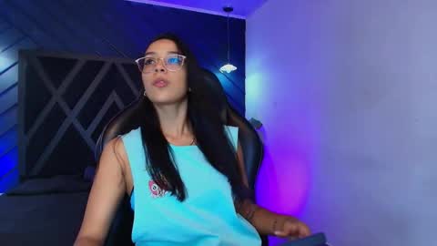 Snapshot of zoee_martins_ chatting on April 2026 05:10:01 PM Zoe 3 online show from April 2026 05:10:01 PM