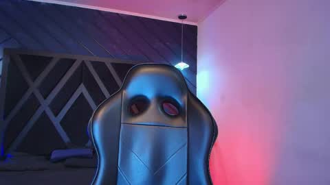 Snapshot of zoee_martins_ chatting on April 2026 05:17:01 PM Zoe 3 online show from April 2026 05:17:01 PM