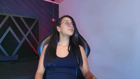 Snapshot of zoee_martins_ chatting on April 2026 05:18:01 PM Zoe 3 online show from April 2026 05:18:01 PM
