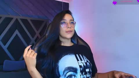 Snapshot of zoee_martins_ chatting on April 2026 05:31:02 PM Zoe 3 online show from April 2026 05:31:02 PM