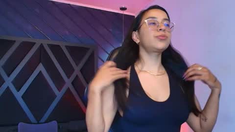 Snapshot of zoee_martins_ chatting on April 2026 05:39:02 PM Zoe 3 online show from April 2026 05:39:02 PM