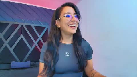 Snapshot of zoee_martins_ chatting on May 2026 05:40:02 PM Zoe 3 online show from May 2026 05:40:02 PM