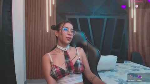 Snapshot of zoee_martins_ chatting on May 2026 03:31:02 PM Zoe 3 online show from May 2026 03:31:02 PM