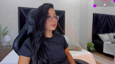 Snapshot of zoee_martins_ chatting on May 2026 06:16:02 PM Zoe 3 online show from May 2026 06:16:02 PM
