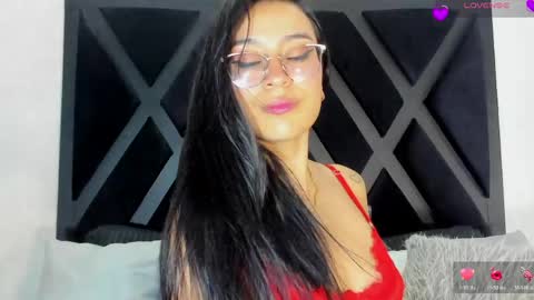 Snapshot of zoee_martins_ chatting on May 2026 05:54:02 PM Zoe 3 online show from May 2026 05:54:02 PM