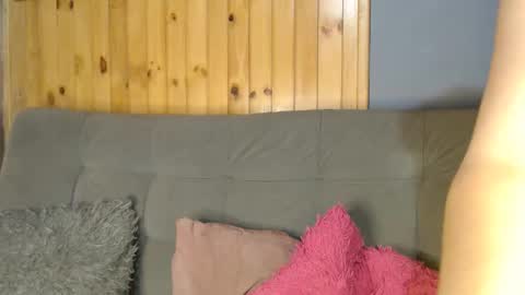 Snapshot of zoee_t chatting on September 2025 01:16:02 AM Zoee online show from September 2025 01:16:02 AM