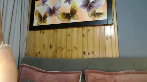 Snapshot of zoee_t chatting on September 2025 11:30:01 PM Zoee online show from September 2025 11:30:01 PM