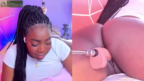 Snapshot of zoeethompson_cm chatting on November 2025 11:10:02 AM online show from November 2025 11:10:02 AM