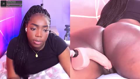 Snapshot of zoeethompson_cm chatting on November 2025 11:10:01 AM online show from November 2025 11:10:01 AM