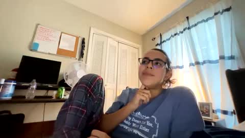 Snapshot of zoel87 chatting on October 2025 10:49:02 PM LovelyLatin25 online show from October 2025 10:49:02 PM