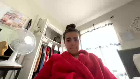Snapshot of zoel87 chatting on October 2025 03:44:02 PM LovelyLatin25 online show from October 2025 03:44:02 PM