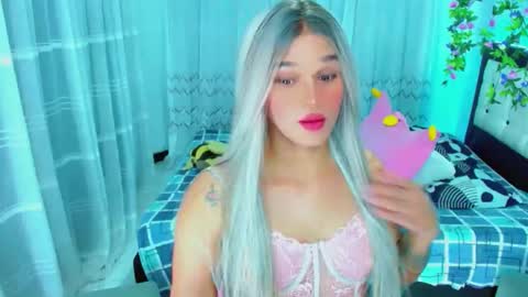 zoeschmmit online show from May 2026 02:39:02 AM