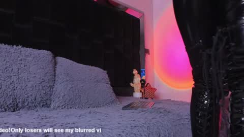 zoevidal_ online show from January 2025 02:58:01 PM