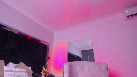 zoevidal_ online show from February 2025 03:16:02 PM