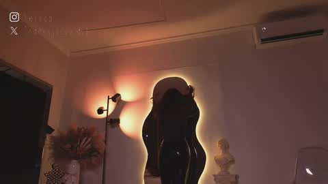 zoevidal_ online show from March 2026 12:05:01 PM