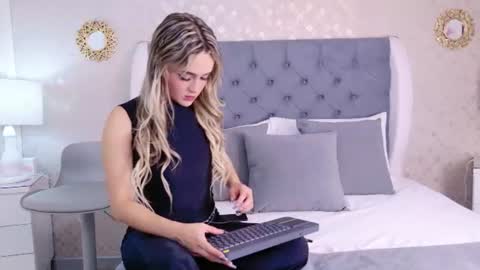 Snapshot of zoewilliis chatting on July 2026 01:25:01 PM ZoeWilliis online show from July 2026 01:25:01 PM