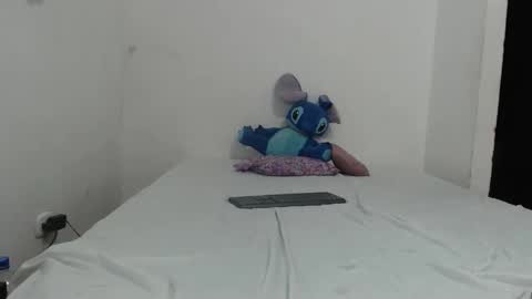 ZoeyANDNoah online show from November 2025 02:44:01 AM