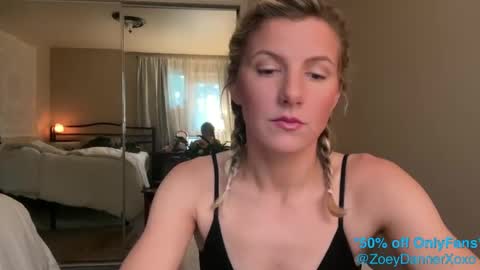 Snapshot of zoeydanner chatting on February 2025 07:21:01 PM Zoeydanner online show from February 2025 07:21:01 PM