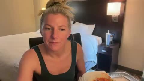 Zoeydanner online show from March 2026 08:41:01 PM
