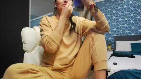 Zoey online show from November 2025 05:12:02 PM