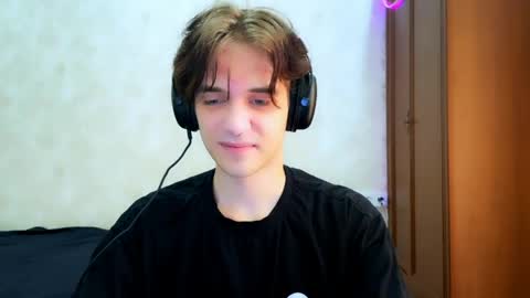 Snapshot of zombde32 chatting on May 2026 01:19:01 PM Zombdeeeee online show from May 2026 01:19:01 PM