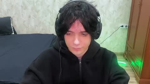 Snapshot of zombde32 chatting on May 2026 10:28:01 PM Zombdeeeee online show from May 2026 10:28:01 PM