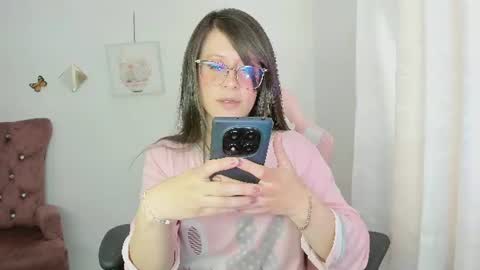 Snapshot of zooeybelair chatting on June 2026 04:42:01 PM Alicie online show from June 2026 04:42:01 PM
