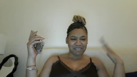 Snapshot of zoravoyce chatting on February 2025 05:12:02 AM Treasure Golden online show from February 2025 05:12:02 AM