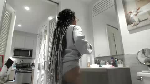 Snapshot of zoravoyce chatting on September 2025 09:15:02 PM Treasure Golden online show from September 2025 09:15:02 PM