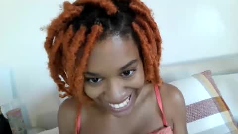 Snapshot of zoravoyce chatting on October 2025 09:42:01 PM Treasure Golden online show from October 2025 09:42:01 PM