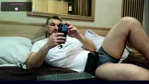 ztigrousz online show from December 2025 04:02:01 PM