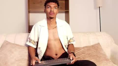 Snapshot of zuluflame chatting on October 2025 09:39:01 PM Marcelo Torres online show from October 2025 09:39:01 PM