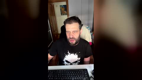 Snapshot of zurdineno chatting on May 2026 09:37:02 AM zurdineno online show from May 2026 09:37:02 AM