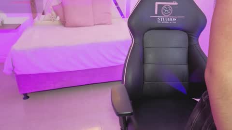 ZURY   online show from October 2025 11:40:01 AM