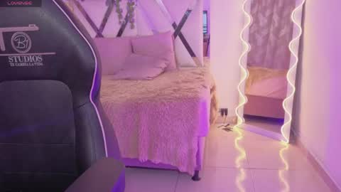 Snapshot of zury_tay chatting on May 2026 03:13:01 AM ZURY online show from May 2026 03:13:01 AM