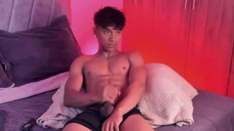 zyzz_1812 online show from October 2025 06:03:01 PM