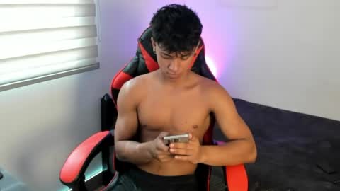 zyzz_1812 online show from June 2026 06:47:01 PM