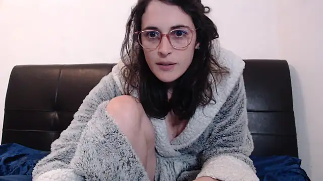 Lunaabbey online show from January 2025 08:48:02 PM