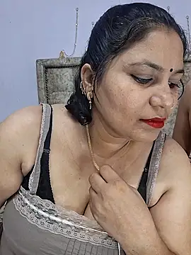 Snapshot of MOM-SUN-COUPLE chatting on March 2025 05:04:02 PM MOM-SUN-COUPLE online show from March 2025 05:04:02 PM